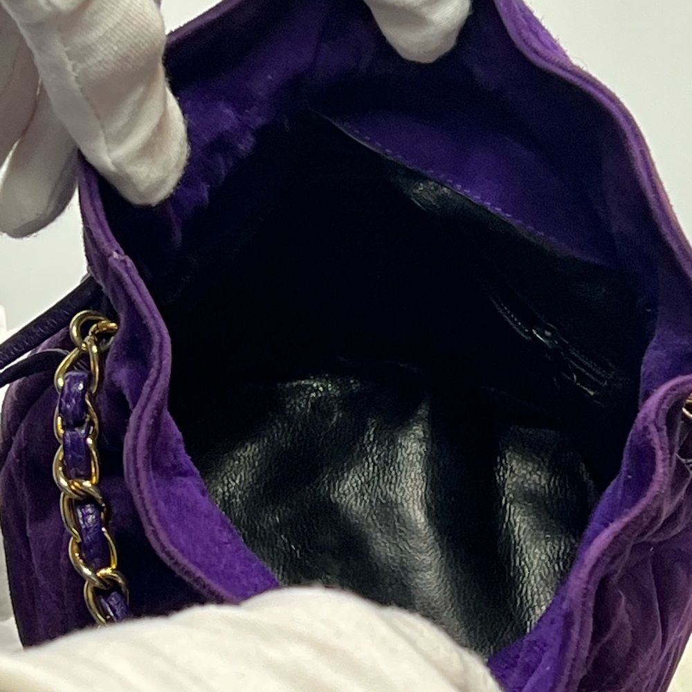 AMAZING CHANEL VINTAGE PURPLE bag with drawstring handles, 24 gold-plated chain. - Picture 9 of 12